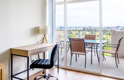Central San Mateo Apartment | Chic San Mateo 1BR w/ W/D, Pool, Parking, walk to Caltrain, by Blueground