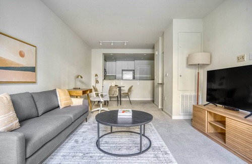 Santa Clara Apartment | Chic Santa Clara 1BR w/Gym & Cinema, walk to shops, by Blueground