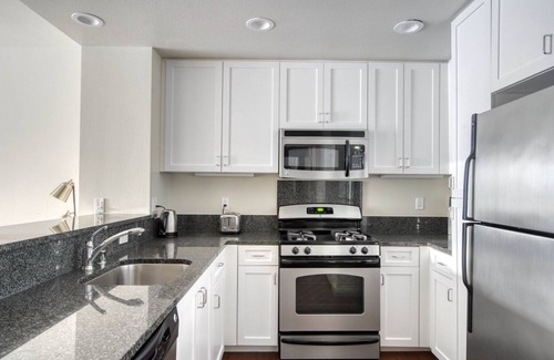 Santa Clara Apartment | Chic Santa Clara 1BR w/Gym & Cinema, walk to shops, by Blueground