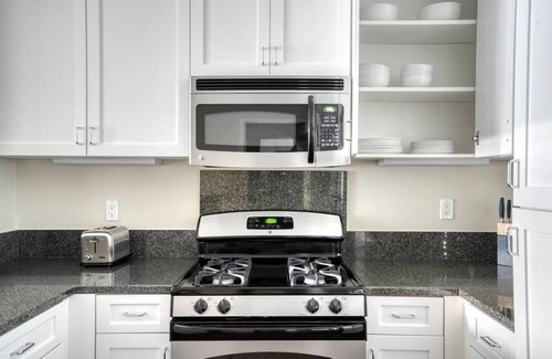 Santa Clara Apartment | Chic Santa Clara 1BR w/Gym & Cinema, walk to shops, by Blueground