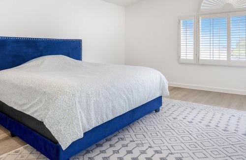 Sunset Park House | Chic Santa Monica House - Spa Hot Tub, Billiards, BBQ, Projector