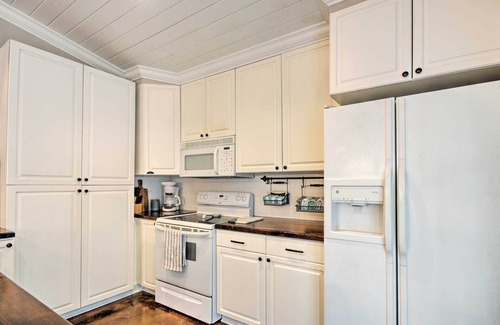 South Gate Ridge Cottage | Chic Sarasota Cottage: Near Beaches & Downtown!
