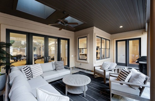 Tarrytown House | Chic & Secluded 4 BDR in Desirable Tarrytown! Sleeps 10 and 10 mins to Downtown!