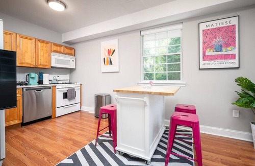 Downtown Apartment | Chic Silver Spring Loft Near Metro, Dining & Shops – Walk Everywhere