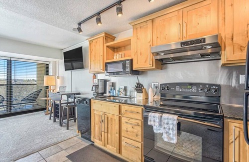 Central Colorado Springs Apartment | Chic Skyview Studio Downtown Colorado Springs