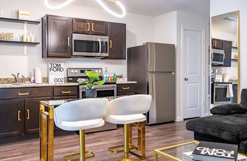 Northside House | Chic smart home - 15 mins from Downtown