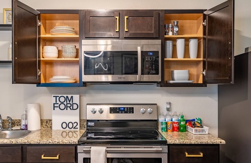 Northside House | Chic smart home - 15 mins from Downtown