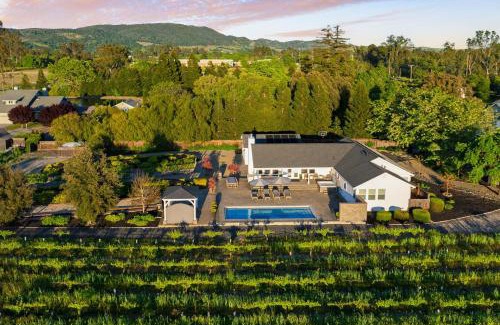 Sonoma House | Chic Sonoma Oasis w Pool Bocce Hot Tub Minutes to Downtown