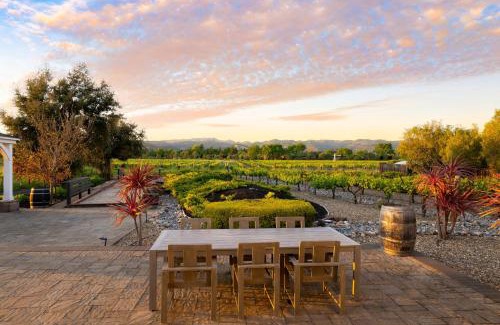 Sonoma House | Chic Sonoma Oasis w Pool Bocce Hot Tub Minutes to Downtown