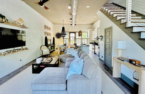 Murrells Inlet House | Chic & Sophisticated Townhouse within walking distance to The MarshWalk