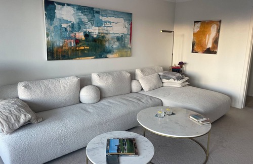 Darling Point Apartment | Chic & Sophisticated Art Deco Apartment. Amazing Sydney Harbour Views. Balcony.