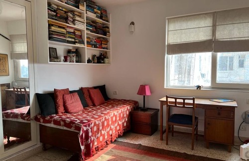 East of Kailash Apartment | Chic South Delhi 3-bed penthouse apartment with pvt terrace - 5 mins from Metro
