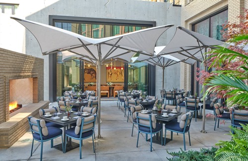 Fort Worth Cultural District Hotel | Chic Space w/Balcony Near Major Fort Worth Attractions