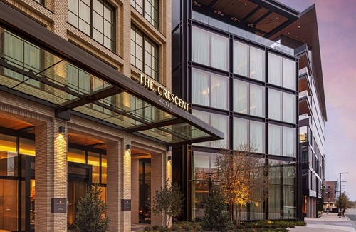Fort Worth Cultural District Hotel | Chic Space w/Balcony Near Major Fort Worth Attractions