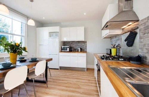 Tooting House | Chic & Spacious Family Home in South West London 🏡