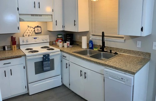 Puyallup Apartment | 🔥CHIC, SPACIOUS, PRIVATE STAY: GREAT LOCATION🔥