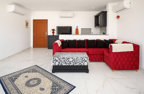 Al-Manasrah Ski Chalet | Chic & Spacious Retreat in Porto Said