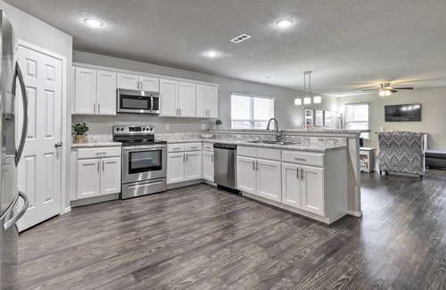 Bentonville - Fayetteville House | Chic Springdale Abode w/ Community Amenities