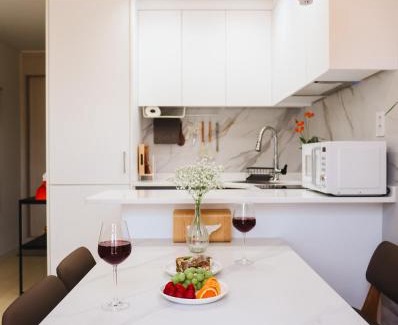 Hapjeong-dong Apartment | Chic Stay 합정역 10분이내 신축 # 엘리베이터 # 최대 8인
