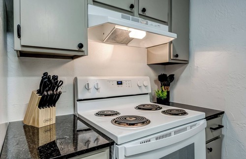 Stillwater Apartment | Chic Stay @ The Hub – WiFi+Parking w/Weekday Deal
