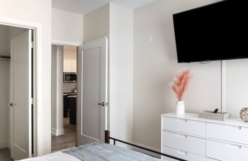 Black Rock Historic District Apartment | Chic Stay w/ King Bed/Near Beardsley Zoo/Free Parking