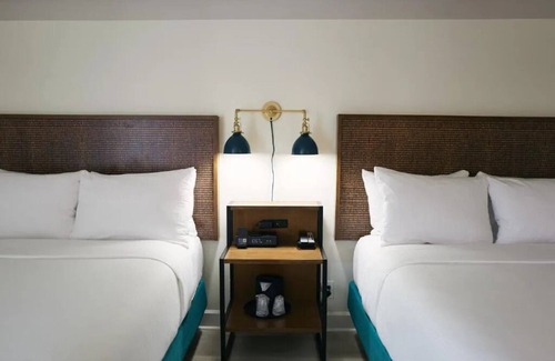 Downtown San Francisco Hotel | Chic Stay with Heated Pool, Steps from Union Square & Popular Attractions