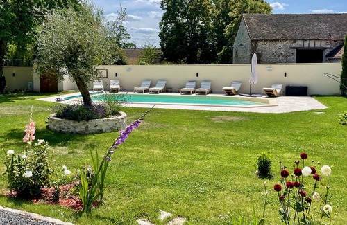 Cravent Villa | Chic stone farmhouse with heated pool & steam room