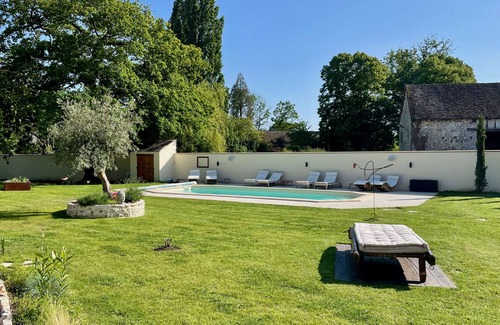 Cravent Villa | Chic stone farmhouse with heated pool & steam room