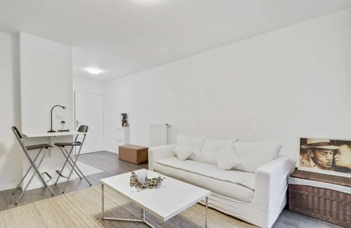 Rosny-sous-Bois Apartment | Chic studio Appartment