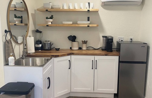 Riverdale Apartment | Chic studio hideaway in Riverdale with AC, Wifi