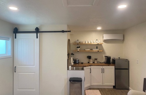 Riverdale Apartment | Chic studio hideaway in Riverdale with AC, Wifi
