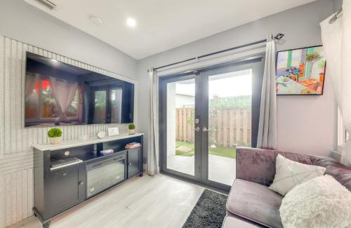 Sunrise Apartment | Chic Studio Near Amerant Arena and Shopping!