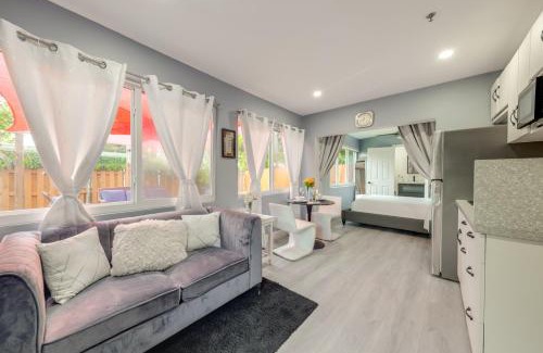 Sunrise Apartment | Chic Studio Near Amerant Arena and Shopping!
