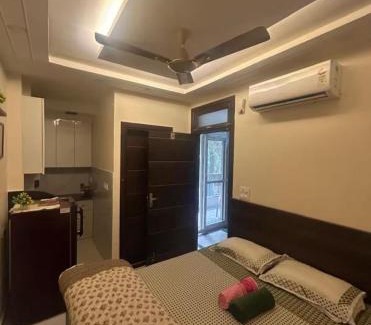East of Kailash Apartment | Chic Studio To Stay in South Delhi