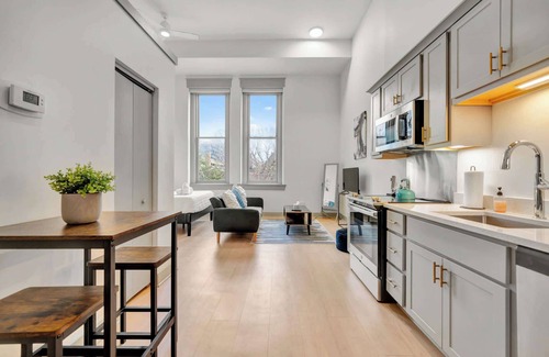 Downtown Louisville Apartment | Chic Studio w/Free Parking | Near Norton Hospital