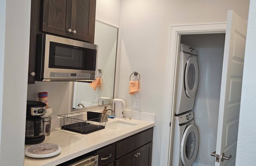 South Main Apartment | Chic studio with AC and WiFi in amazing Houston