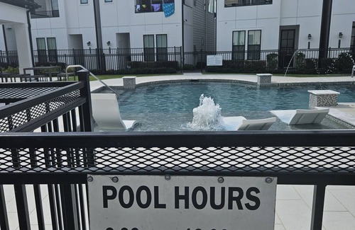 South Main Apartment | Chic studio with AC and WiFi in amazing Houston