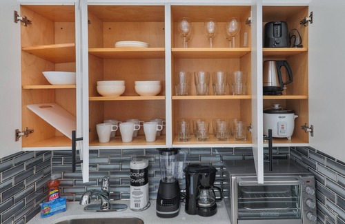 Downtown Hollywood Apartment | Chic studio with AC, WiFi in vibrant Hollywood