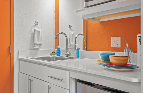 Cedar Falls Apartment | Chic studio with fitness room and AC in marvelous Cedar Falls