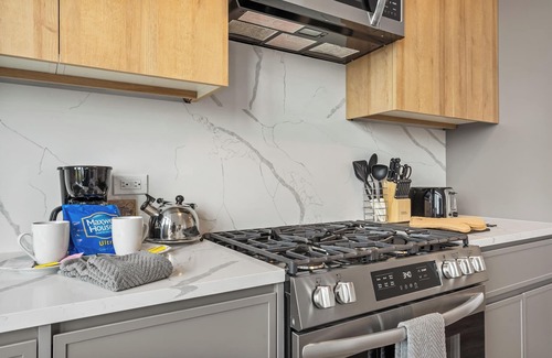 Bath Beach Apartment | Chic studio with fitness room, WiFi in delightful Brooklyn
