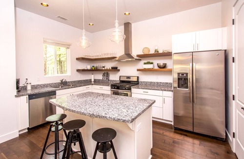 Flagstaff House | Chic & Stylish 4 BR, Newly Built Town-home, Perfect Location!