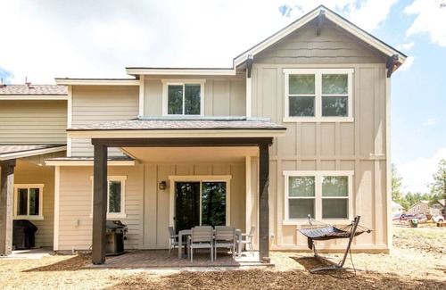 Flagstaff House | Chic & Stylish 4 BR, Newly Built Town-home, Perfect Location!