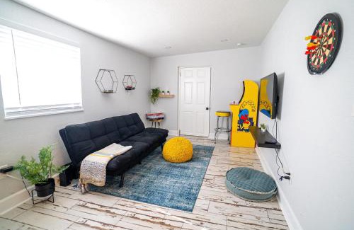 Carver City - Lincoln Gardens House | Chic & Stylish Central Location