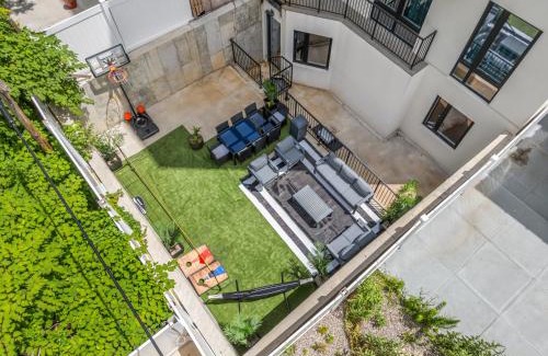 West Bronx Apartment | Chic Suite, Spacious Backyard BBQ & Game Setup