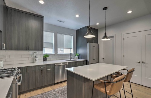 Central Business District House | Chic & Sunny Provo Townhome w/Rooftop Deck!