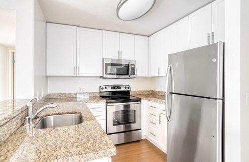 Morse Park Apartment | Chic Sunnyvale 1BR w/Gym, W/D & Coworking, walk to Google, by Blueground