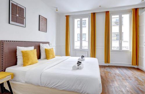 Champs-Elysees Apartment | Chic Terrasse a 5min des Champs-Elysees with AC
