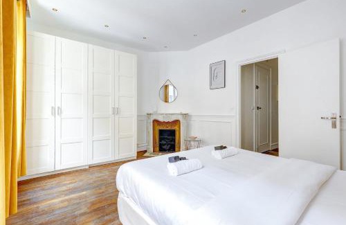 Champs-Elysees Apartment | Chic Terrasse a 5min des Champs-Elysees with AC