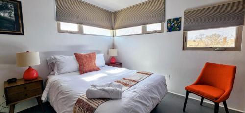 Raynolds Addition Apartment | Chic Townhome Retreat nestled Downtown
