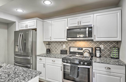 Beechfield House | Chic Townhome w/Deck: 6 Mi to Dtwn Baltimore